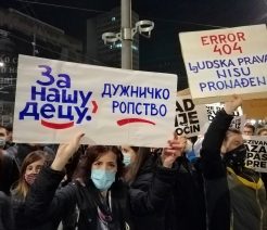 Ispred Vlade Srbije održan protest radnika na internetu zbog poreza (FOTO; VIDEO) 5