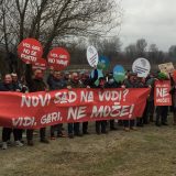 Održan još jedan skup protiv "Novog Sada na vodi" - "Vidi, gari, opasulji se!" (VIDEO, FOTO) 4