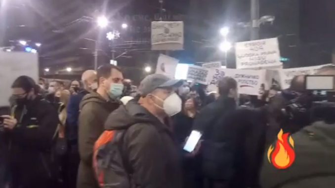 Ispred Vlade Srbije protest radnika na internetu zbog poreza (VIDEO) 1