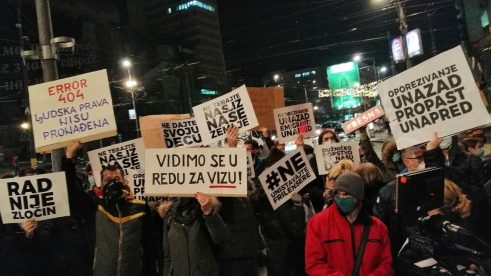 Ispred Vlade Srbije održan protest radnika na internetu zbog poreza (FOTO; VIDEO) 11