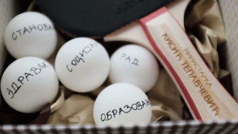 Inicijativa A 11 poklonila ministarkama Čomić i dr Kisić Tepavčević rekete za ping pong 1