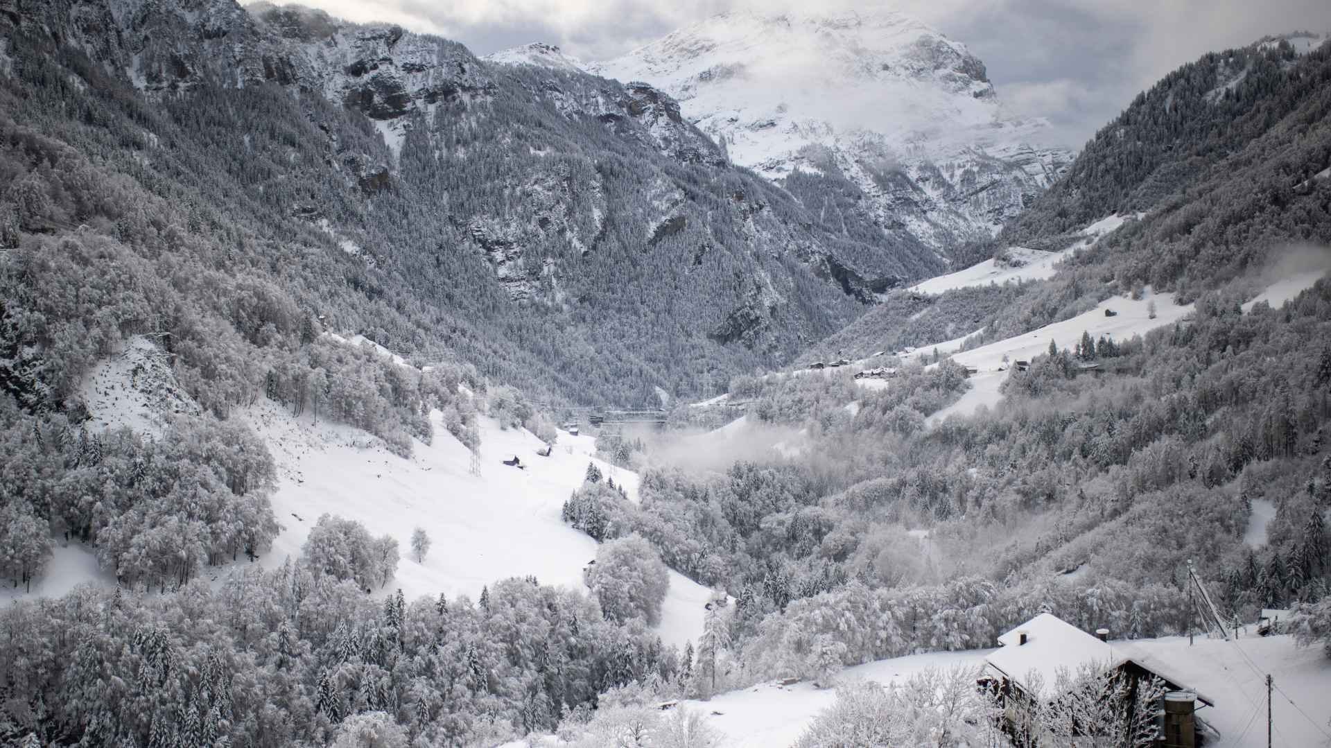 Jedan skijaš poginuo u lavini u Švajcarskoj, upozorenje na lavine u Austriji 1