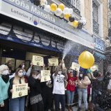 Dobitnici božićne lutrije u Španiji podelili 2,4 milijarde evra 11