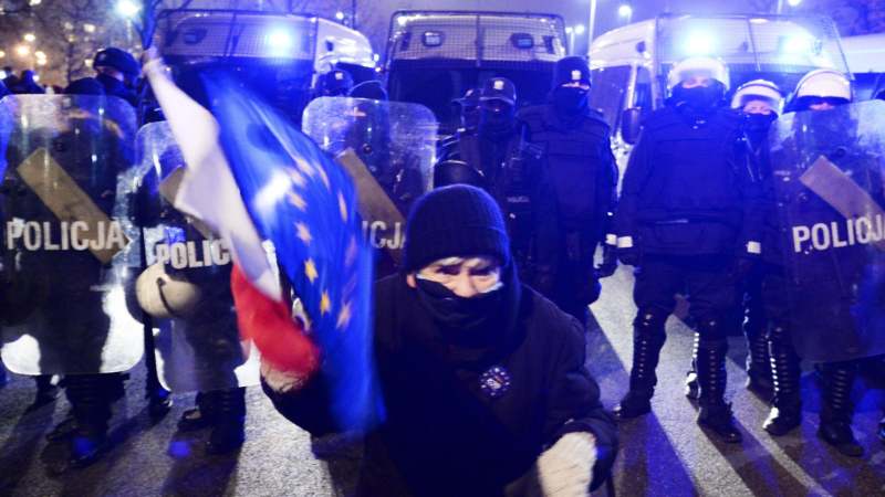 Antivladini demonstranti u Varšavi pokušali da dođu do kuće Kačinjskog 1