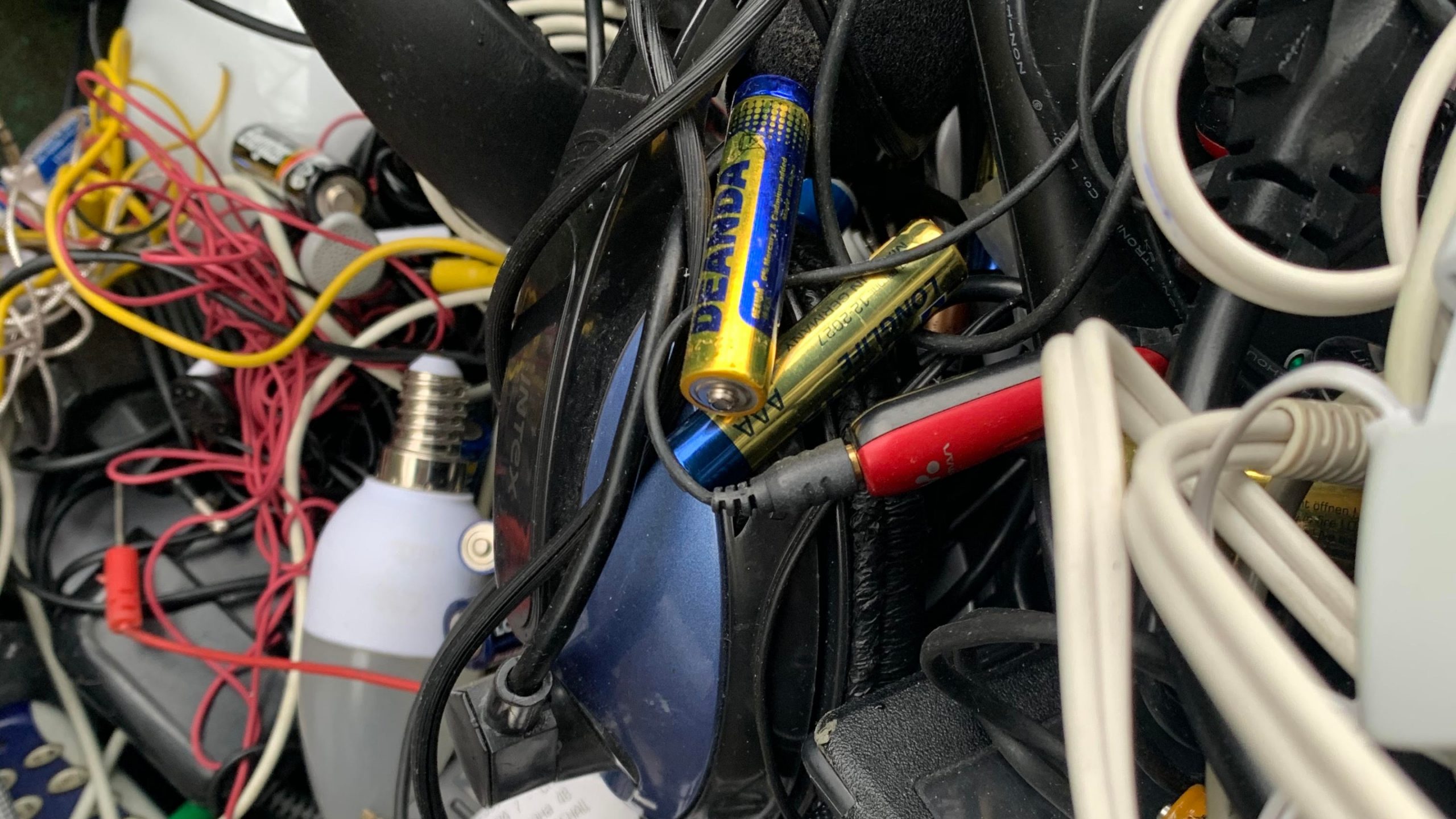 Čitaoci Danasa prikupili četiri kontejnera elektronskog otpada (VIDEO) 1