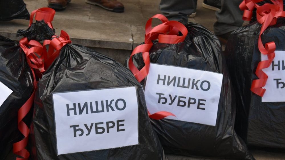 Dveri „uručile“ Gran pri za najveće beščašće u 2020. gradonačelnici Niša 2 Dveri „uručile“ Gran pri za najveće beščašće u 2020. gradonačelnici Niša 2