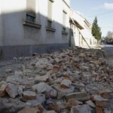 Spora obnova na Baniji, ljudi umiru ili napuštaju porušene kuće 1