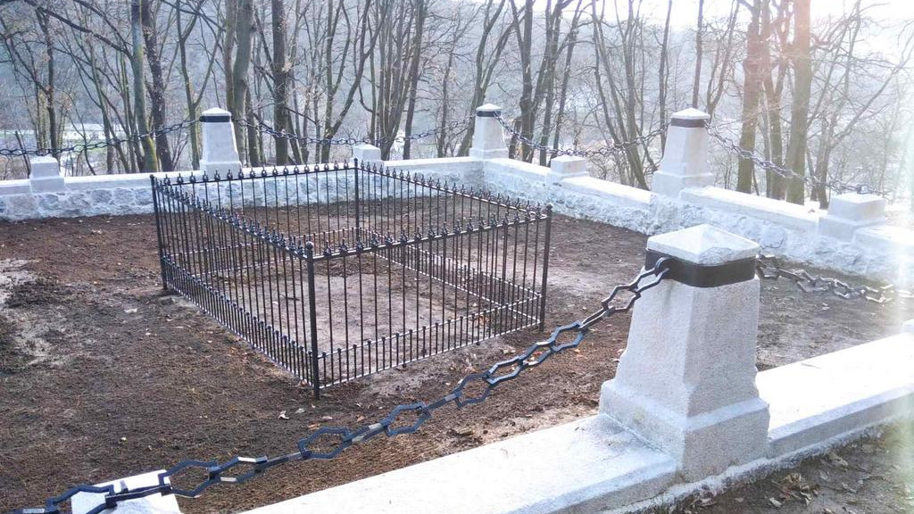 Obnovljeno mesto pogibije kneza Mihaila Obrenovića na Košutnjaku 1