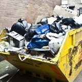 Čistoća odnela 11 kamiona otpada iz dvorišta i kuće koje je vlasnik prikupljao godinama 4