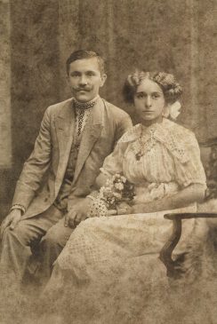 slovacka-svadba-u-srbiji-pocetak-veka-bogati-gazda-pavel-surovi Kako izgledaju slovačke svadbe? (FOTO) 13