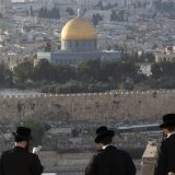 Stotine ultraortodoksnih Jevreja bez zaštitnih maski slavilo praznik 10