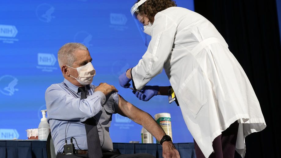 Fauči primio vakcinu protiv korona virusa kompanije Moderna 1