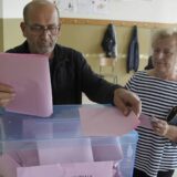 Incident na biračkom mestu u Zemunu, kontroloru Nove stranke nisu dozvolili da unese primedbu u Zapisnik 7
