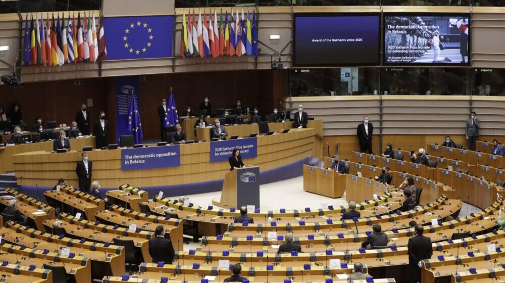 Poslanici Evropskog parlamenta pozvali Srbiju da reši afere 1
