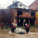 Vanredna situacija u više opština na jugu, evakuisane 34 osobe iz poplavljenih područja (FOTO) 12