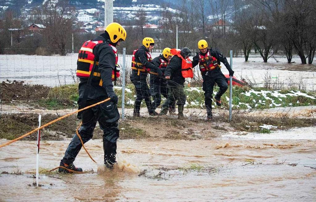MUP evakuisao 85 osoba iz poplavljenih objekata (FOTO) 2