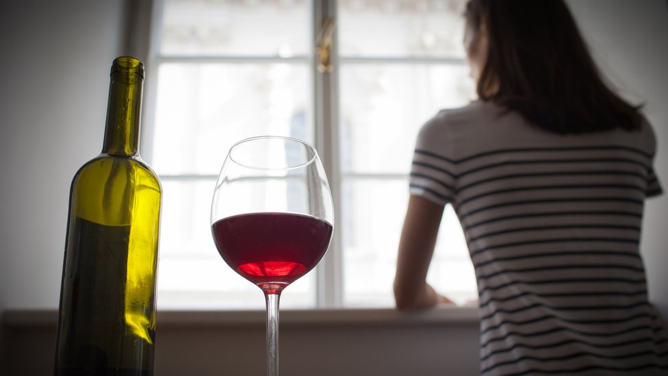 Korona virus i alkoholna pića: „Za neke ljude čini se da je alkohol odgovor na borbu sa izolacijom“ 2 GETTY COMP ONLY *** found in Creative under Alcohol Abuse