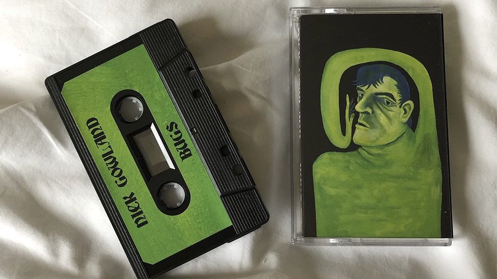 Muzika i hitovi: Prodaja kaseta za godinu dana udvostručena, bestseler album Lejdi Gage 3 A green cassette tape