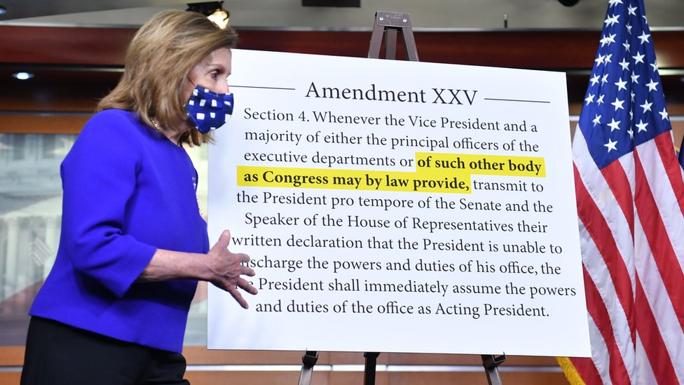 Amerika, upad u Kongres, Ustav: Može li Trampu ranije da se završi mandat na osnovu 25. amandmana 3 US Speaker of the House, Nancy Pelosi, Democrat of California, arrives to speak to the press on Capitol Hill in Washington, DC, on 9 October 9 2020. -