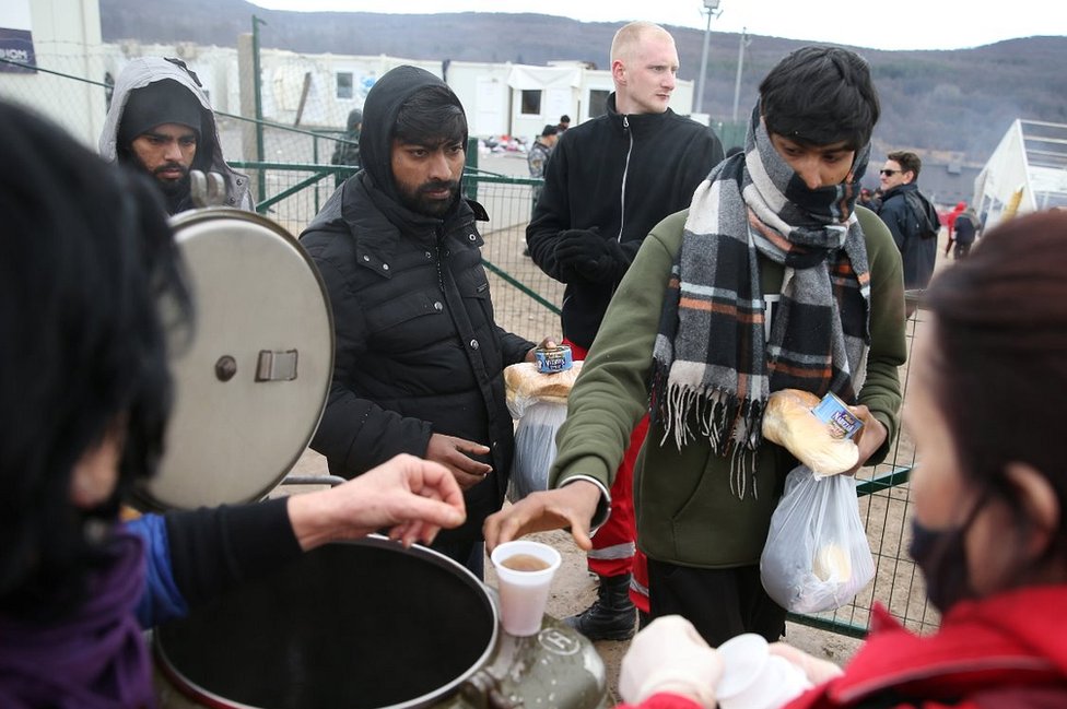 Migrants getting food, 5 Jan 21