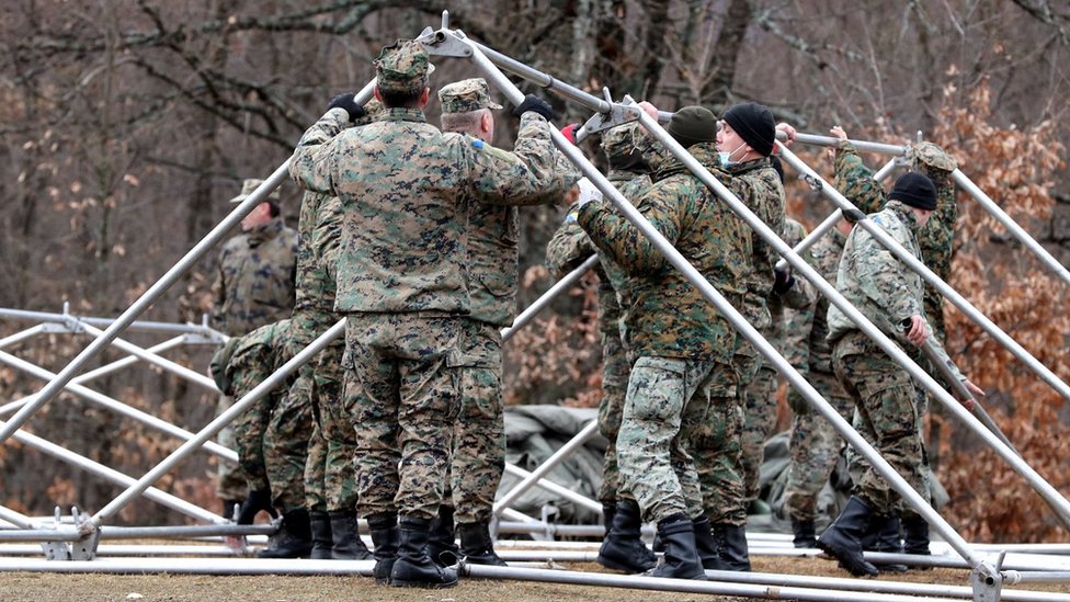 Bosnian soldiers erecting tents, 1 Jan 21