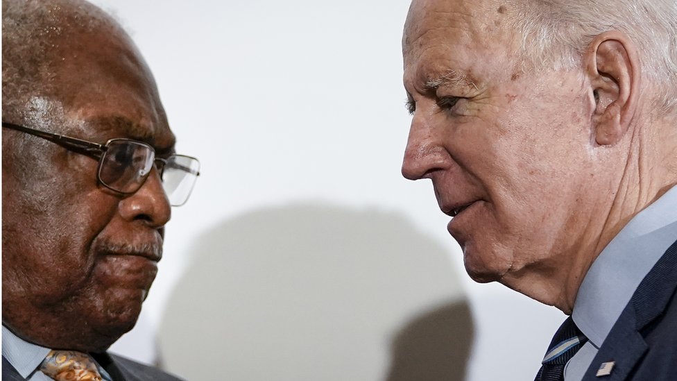 Predsednički izbori u Americi: Demokrate spremile plan za opoziv Trampa, Švarceneger oštro po predsedniku 2 James Clyburn (L) and US President-elect Joe Biden