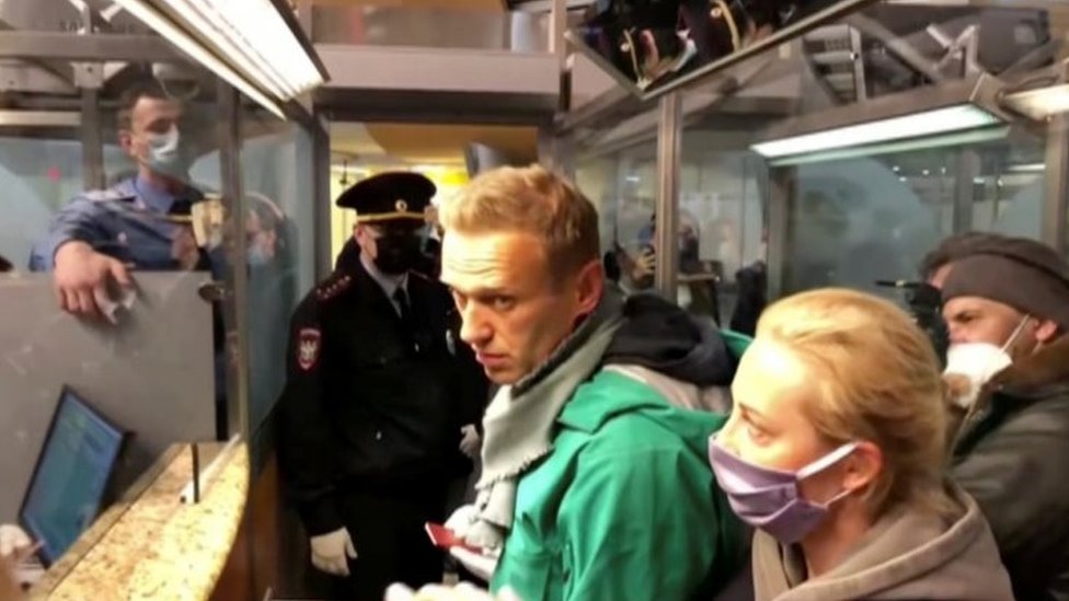 Alexei Navalny (centre) and his wife Yulia (right) speak to Russian police at passport control at Moscow's Vnukovo airport. Photo: 17 January 2021
