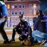 Korona virus, protesti i Holandija: Najgori neredi u poslednjih nekoliko decenija, uhapšeno 180 ljudi 6