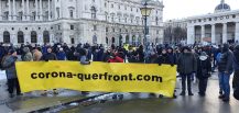 Protest u Beču protiv mera zbog korona virusa Beč: Protestna šetnja protiv „korona diktature” (FOTO) 4