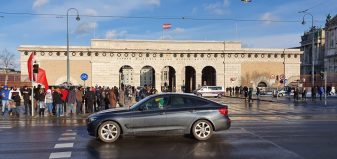 Protest u Beču protiv mera zbog korona virusa Beč: Protestna šetnja protiv „korona diktature” (FOTO) 6