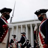 Trampovci prave "kontrainauguraciju" 15