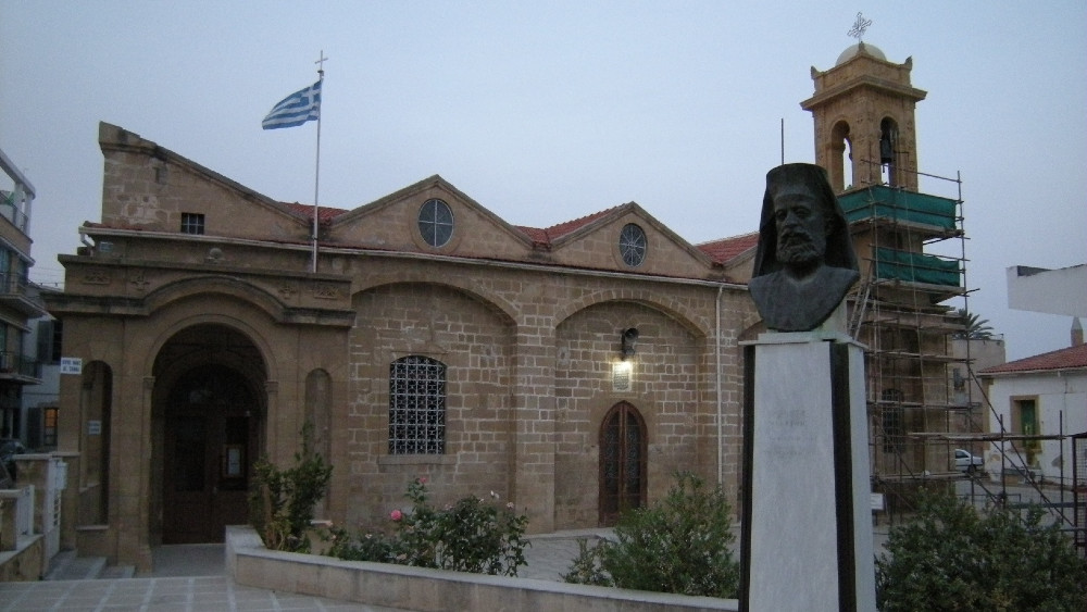 Kipar: Pola veka podele u Nikoziji 1