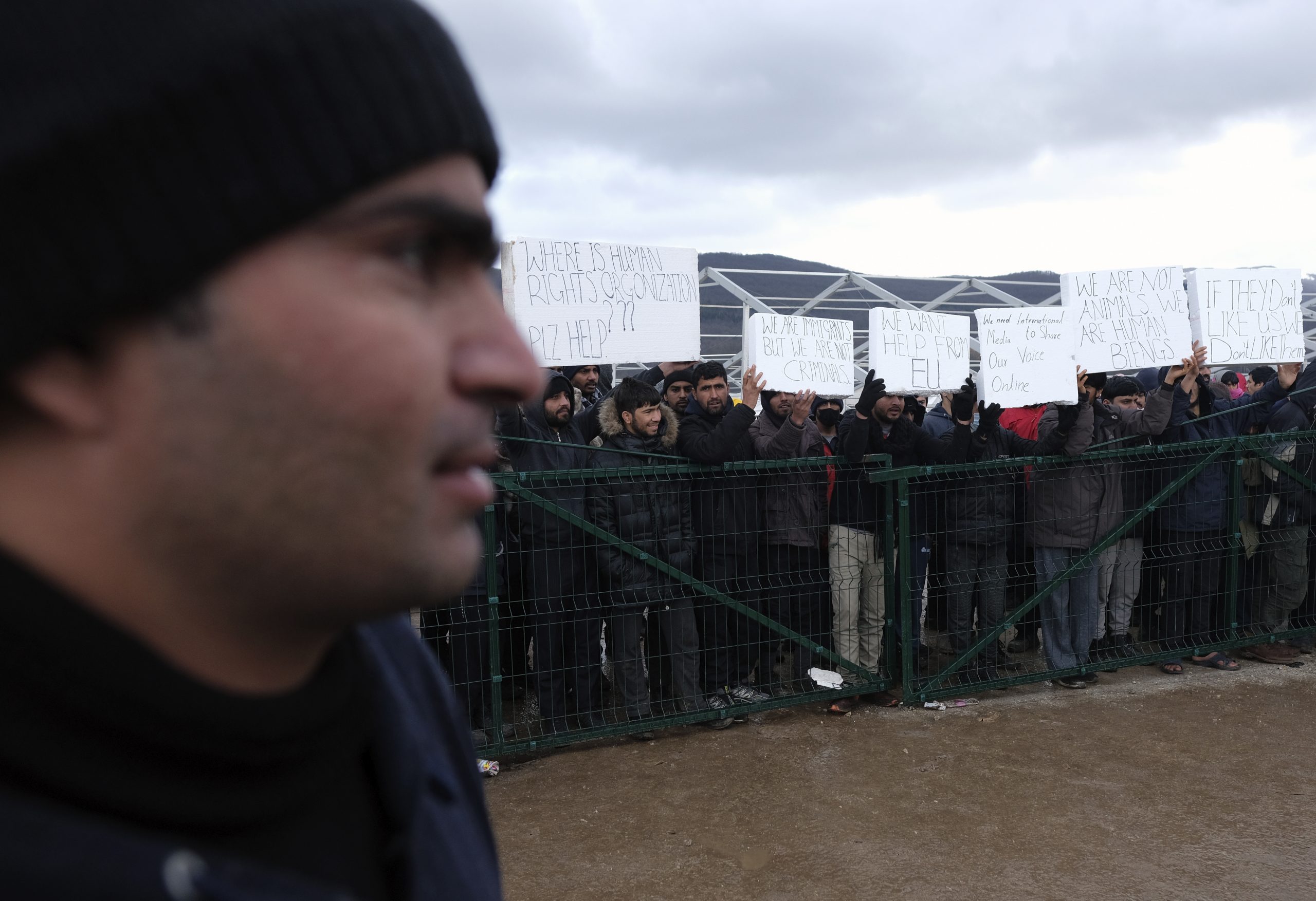 Protest migranata dočekao ministra bezbednosti BiH u kampu "Lipa" 1