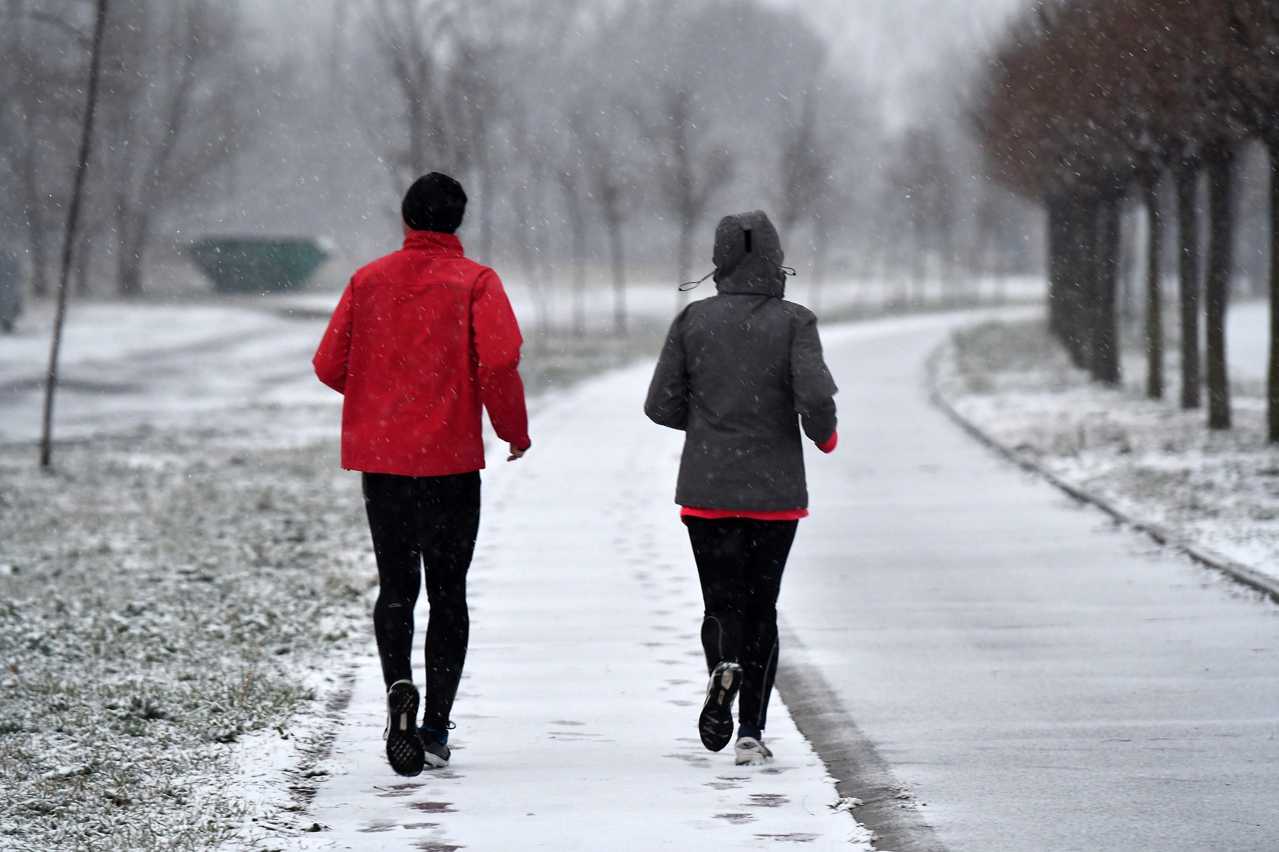 Vreme oblačno i hladno, u poplavljenim mestima mulj na kolovozima 1