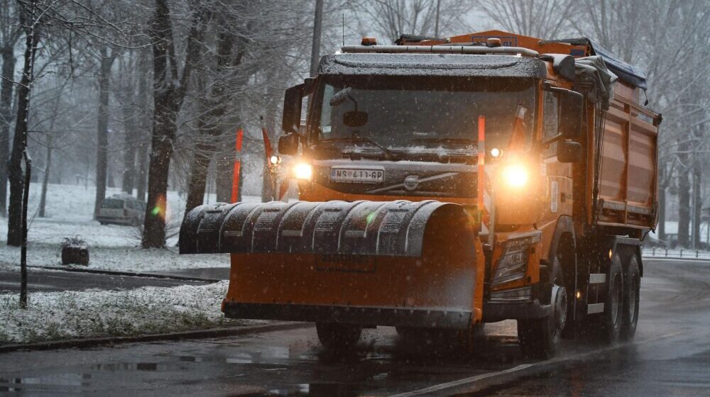 Raskvašen sneg na više puteva, opasnost od poledice zbog niskih temperatura 1