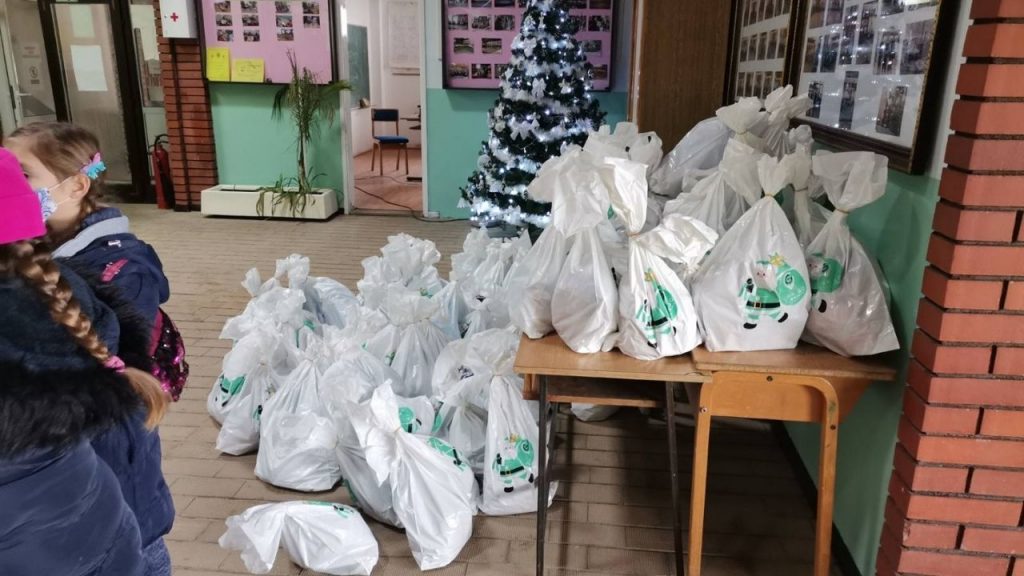 CarGo i Hilandar paketićima obradovali 1.300 dece iz ugroženih područja 2 CarGo i Hilandar paketićima obradovali 1.300 dece iz ugroženih područja 2