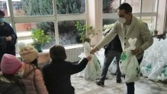 CAR GO Paketići (3) CarGo i Hilandar paketićima obradovali 1.300 dece iz ugroženih područja 4