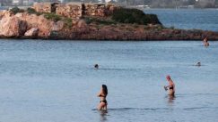 Warm weather in Athens Vruć talas u Grčkoj: 28 stepeni, Grci masovno na plažama (FOTO) 3