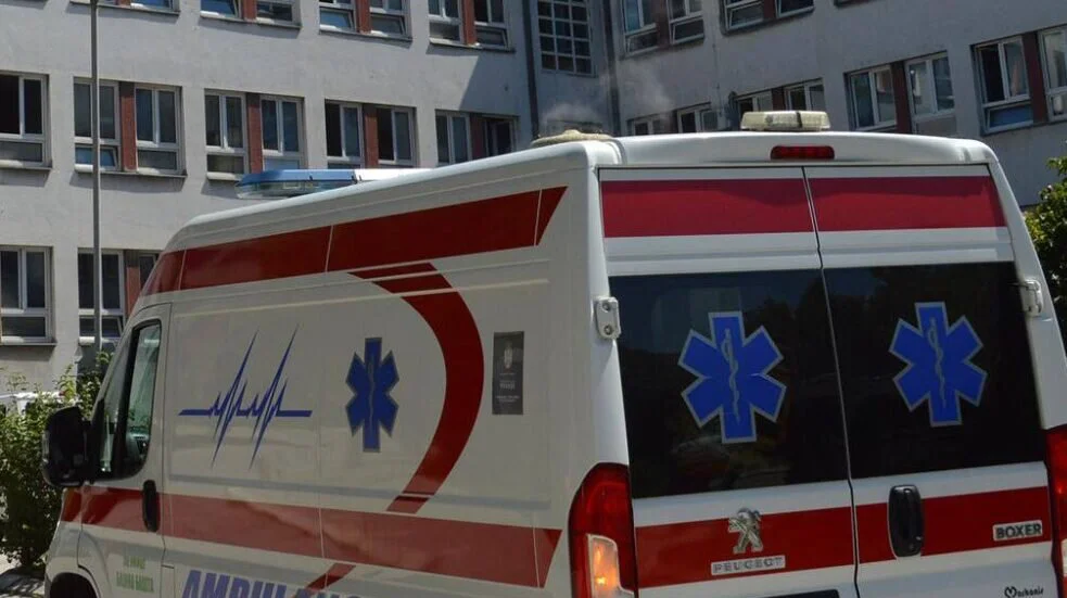 Automobil sleteo u kanal u Lajkovcu, dete teško povređeno 1