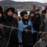 Migranti u kampu "Lipa" odbijaju hranu, još nisu smešteni u šatore (FOTO) 10