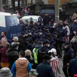 Policija intervenisla na Vevčanskom karnevalu u Severnoj Makedoniji 10