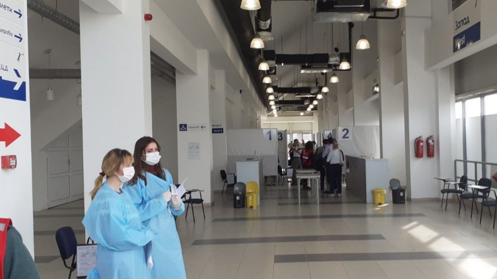 Masovna vakcinacija u Kraljevu se odvija bez problema 2 Masovna vakcinacija u Kraljevu se odvija bez problema 2