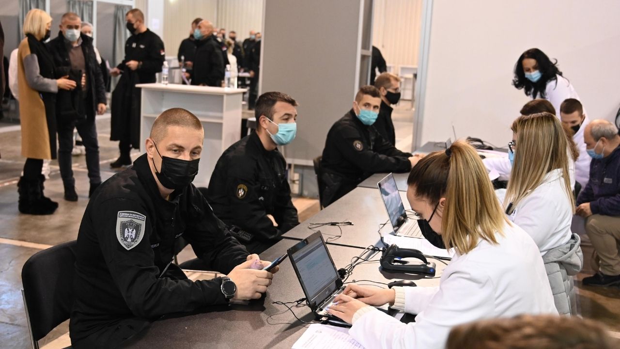 Na Beogradskom sajmu vakcinisano više od 500 pripadnika MUP-a 1