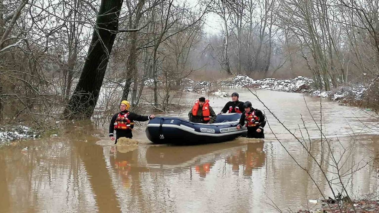 MUP evakuisao 85 osoba iz poplavljenih objekata (FOTO) 1