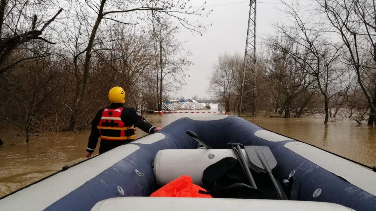 Zbog poplava vanredna situacija u 12 mesta, situacija se normalizuje 1