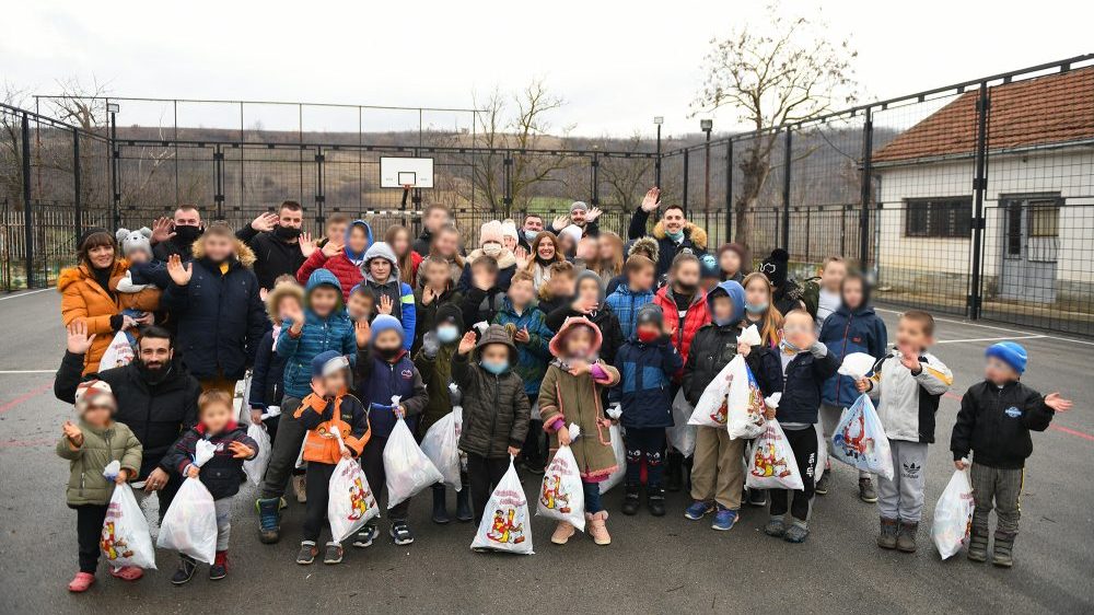 Radost koja nema cenu: Meridian posetio decu na Kosovu i Metohiji (FOTO) 1