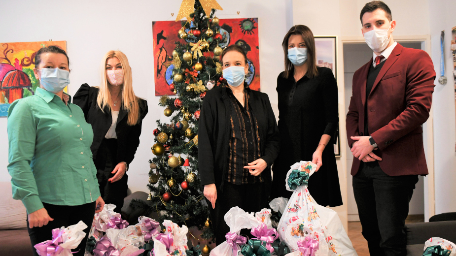 Irena Vujović i Meridian uručili paketiće za decu na Institutu za onkologiju 1