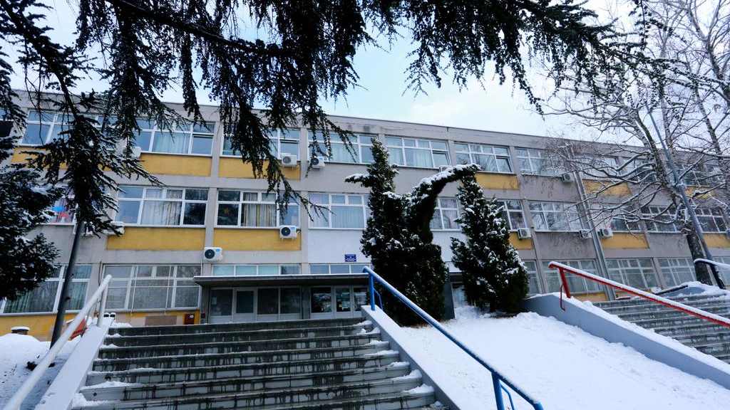 Rekonstruisan krov na voždovačkoj OŠ "Jovan Jovanović Zmaj" 1