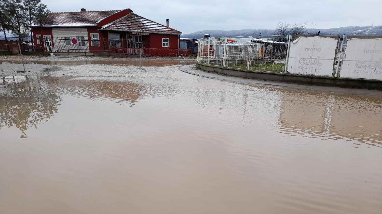 Vanredna situacija u više opština na jugu, evakuisane 34 osobe iz poplavljenih područja (FOTO) 5