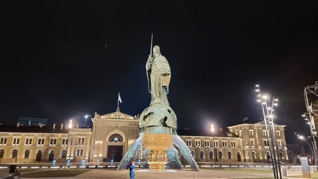 Otkriven spomenik Stefanu Nemanji uz kršenje epidemioloških mera (FOTO, VIDEO) 9